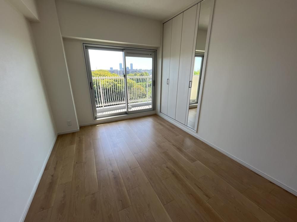 4LDK Apartment for Sale in Suita, Osaka - 80.14m2 with Lake View - Thumbnail 4