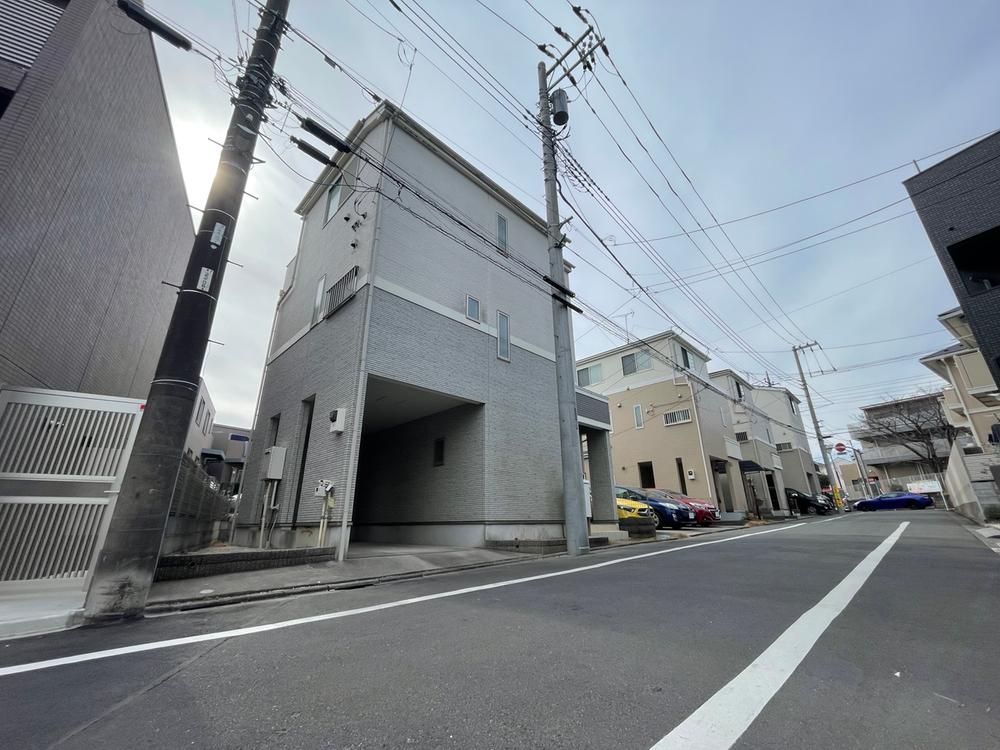 Renovated 3LDK House for Sale in Nakano, Tokyo - Thumbnail 2