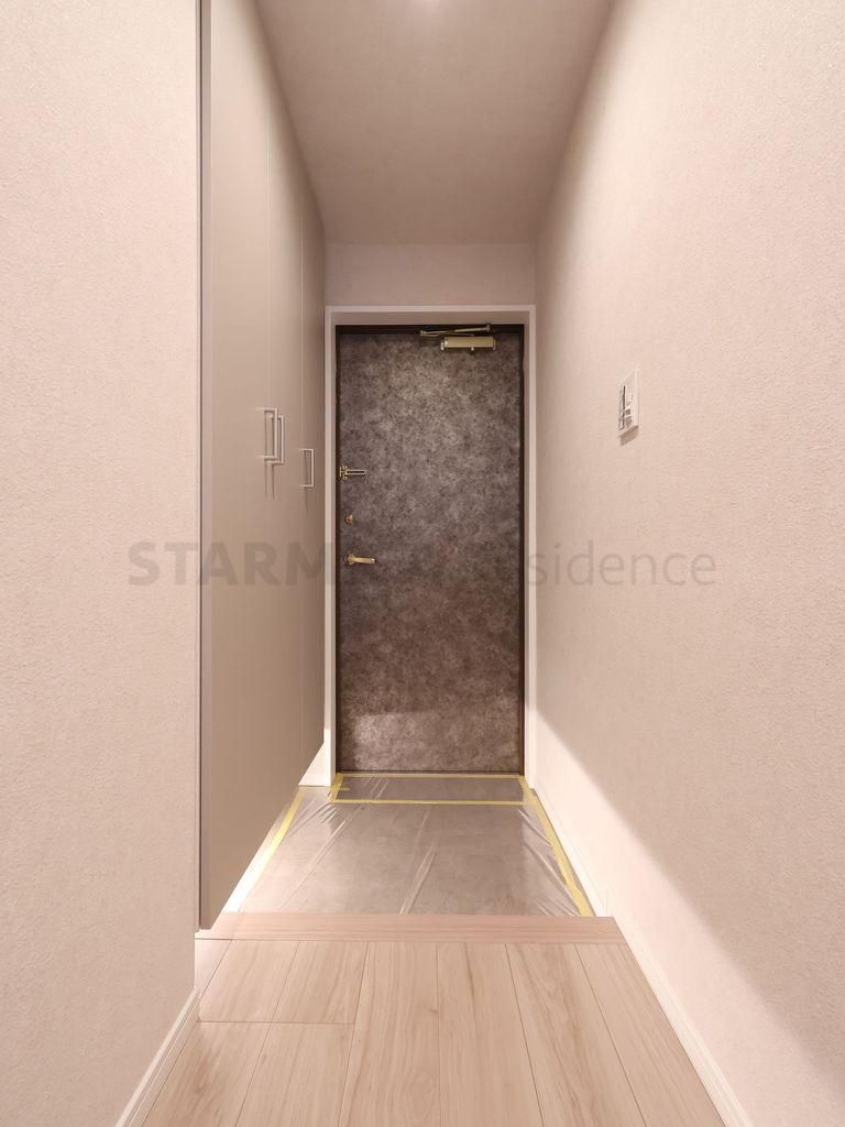 Renovated 1LDK Apartment in Shinjuku, Tokyo – 60.84m² - Thumbnail 3