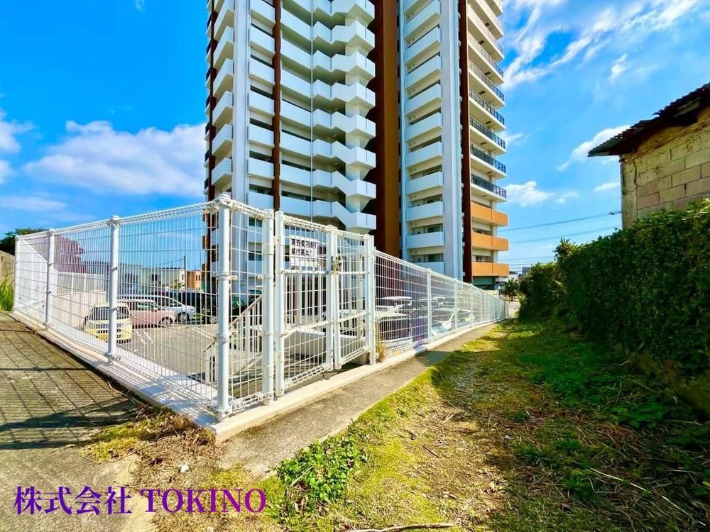 2LDK Apartment for Sale in Okinawa City with Ocean View - Thumbnail 4