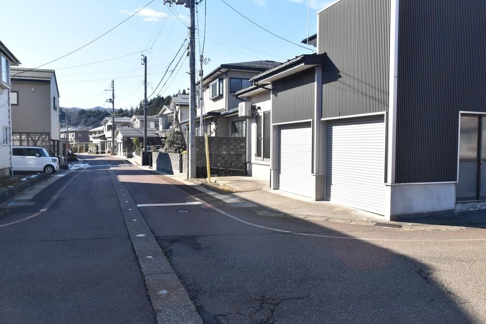 Renovated 4LDK House on Corner Lot in Joetsu, Niigata - Thumbnail 3