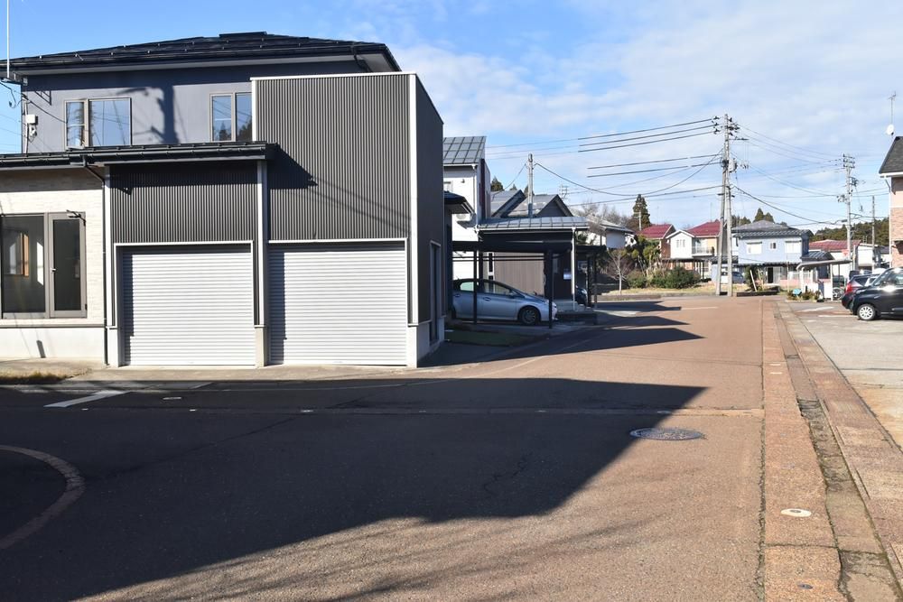 Renovated 4LDK House on Corner Lot in Joetsu, Niigata - Thumbnail 2