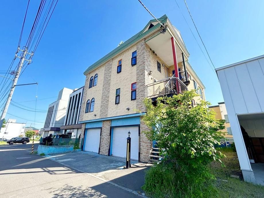 4LDK House for Sale in Nishi-ku, Sapporo with Solar Panels - Thumbnail 2
