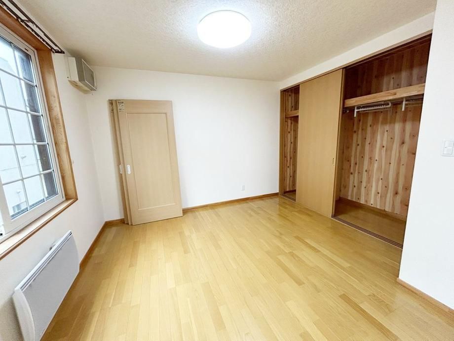 4LDK House for Sale in Nishi-ku, Sapporo with Solar Panels - Thumbnail 4