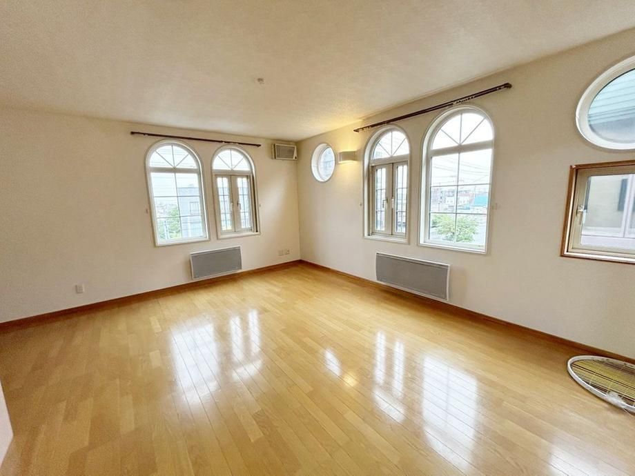 4LDK House for Sale in Nishi-ku, Sapporo with Solar Panels - Thumbnail 3