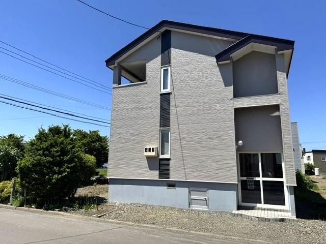 6LDK Family House on Corner Lot in Tobetsu, Hokkaido - Thumbnail 2