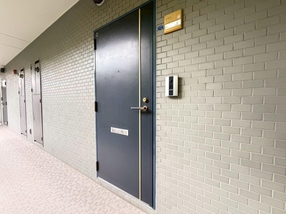 Renovated 3LDK Apartment in Kanagawa Ward, Yokohama - Thumbnail 3