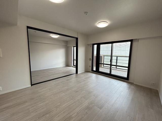 Renovated 3LDK Apartment for Sale in Minami-ku, Saitama - Thumbnail 4