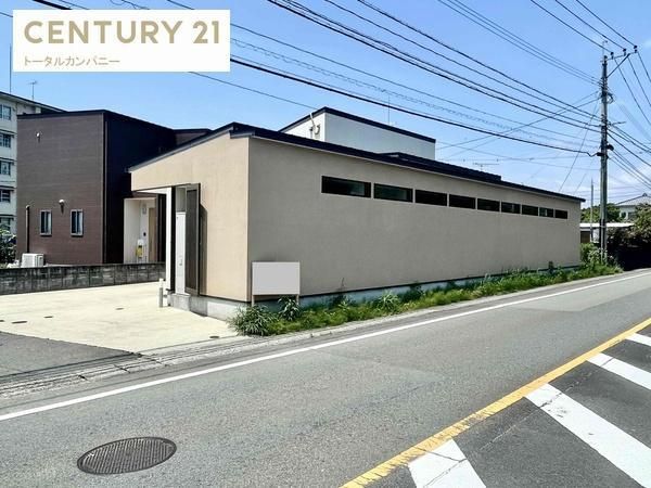 3LDK Modern House for Sale in Takaoka-cho, Miyazaki City - Thumbnail 2