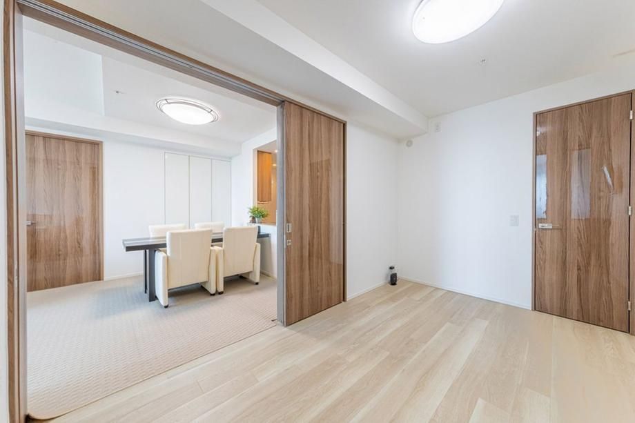 2LDK Apartment for Sale in Shinjuku, Tokyo - 75.38m2 - Thumbnail 4