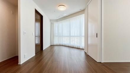 Renovated 3LDK Apartment on 35th Floor in Shinjuku, Tokyo - Thumbnail 3