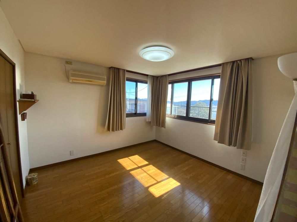 5LDK House with Sauna and Large Garden in Sagamihara, Kanagawa - Thumbnail 4