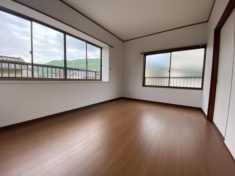 Renovated 4LDK House for Sale in Hiroshima's Tozaka - Thumbnail 4