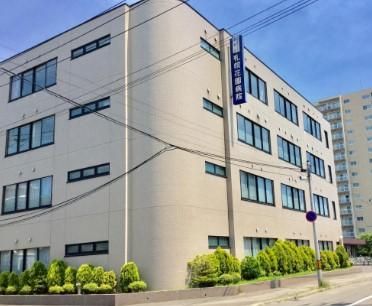 Renovated 2LDK Apartment for Sale Near Nishi-sen 11-jo Station | 62.7m2 - Thumbnail 2