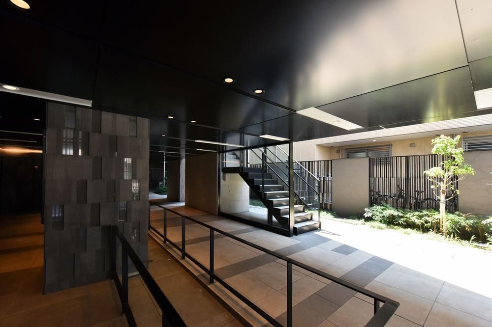 Spacious 2LDK Apartment with Garden in Tsunashima, Yokohama - Thumbnail 2
