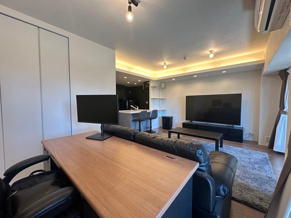 2LDK Apartment in Yokohama Nishi Ward, 61.49m², Near Stations - Thumbnail 2
