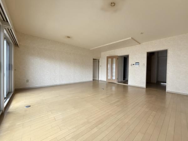 2LDK Apartment for Sale in Funabashi, Chiba - 73.3m² - Thumbnail 3