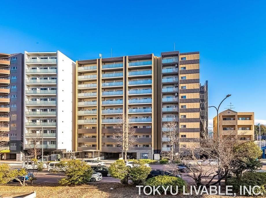 3LDK Apartment for Sale in Shin-Yokohama, Yokohama - Thumbnail 4