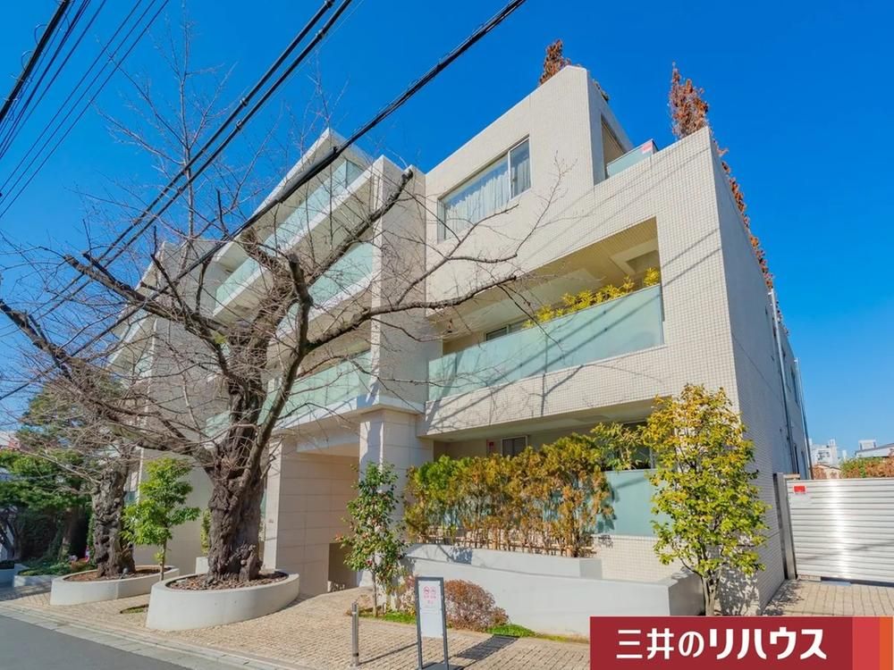 2LDK Apartment with Garden in Shibuya, Tokyo - 89.66 sqm - Thumbnail 2