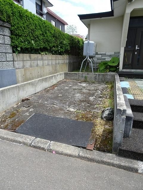 3LDK House in Quiet Hakodate Neighborhood with Large Garden - Thumbnail 2