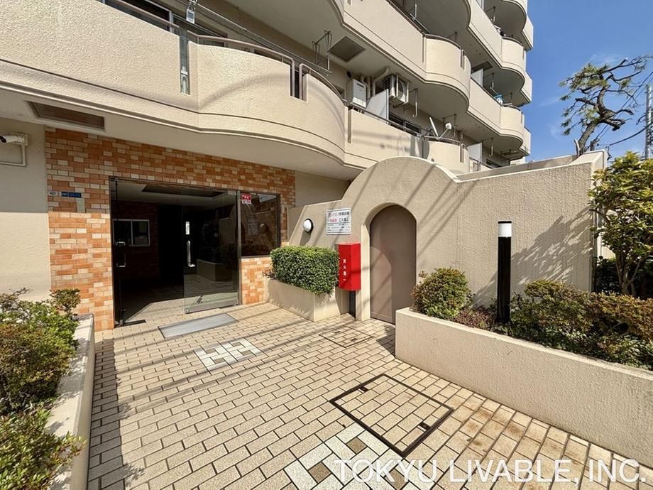 Renovated 2DK Apartment in Hodogaya-ku, Yokohama - Thumbnail 2