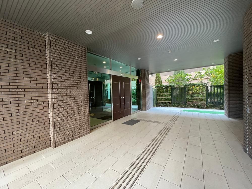 2LDK Apartment for Sale in Atsugi, Kanagawa - 65m² - Thumbnail 3