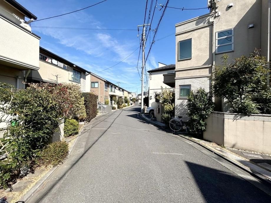 4LDK House for Sale in Kami-Saginomiya, Nakano, Tokyo – 115m² Land - Thumbnail 2
