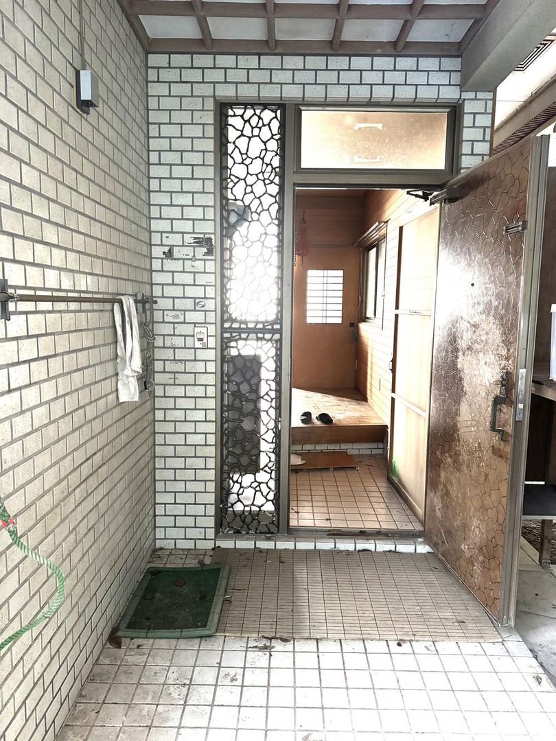 5LDK Detached House for Sale in Nankoku, Kochi - 4.5 Million Yen - Thumbnail 2