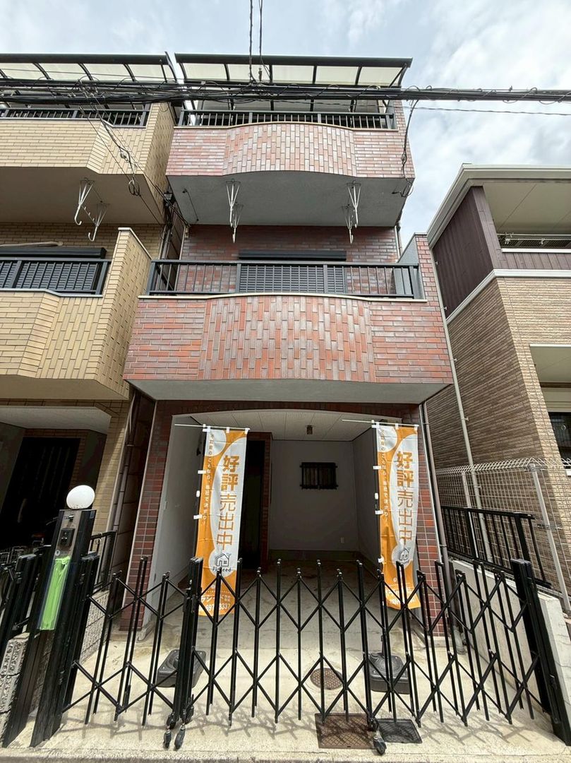 Renovated 4LDK House for Sale in Higashiosaka, Osaka - Thumbnail 2