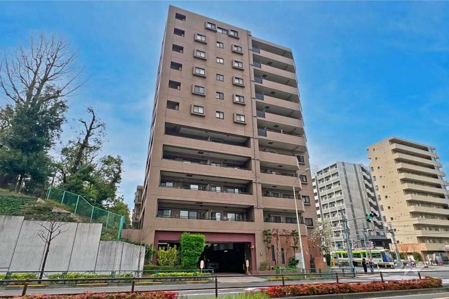 Renovated 2LDK Apartment in Nishi-Waseda, Shinjuku - Image 1