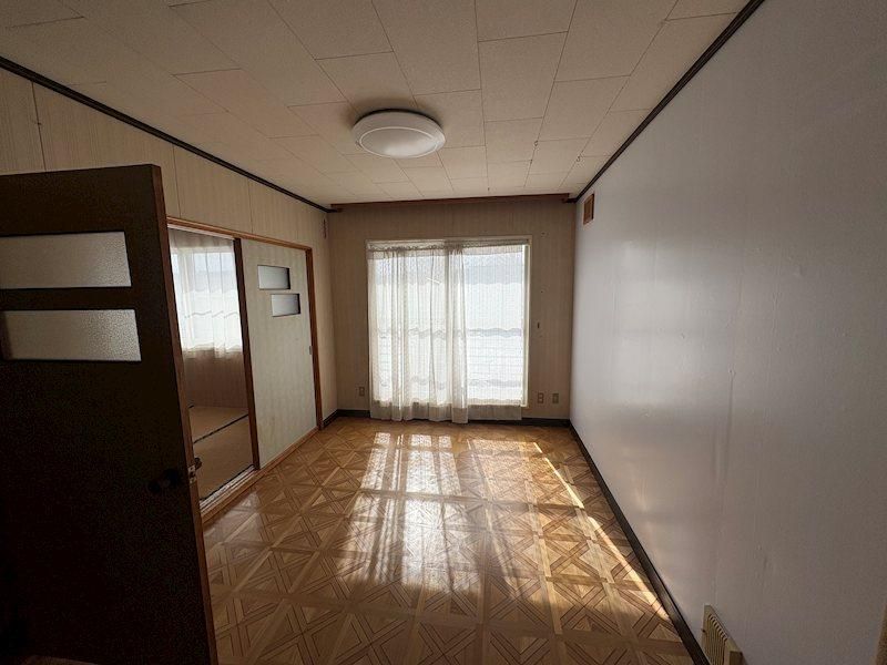 6LDK House for Sale in Kitami, Hokkaido with Large 991 sqm Lot - Thumbnail 4