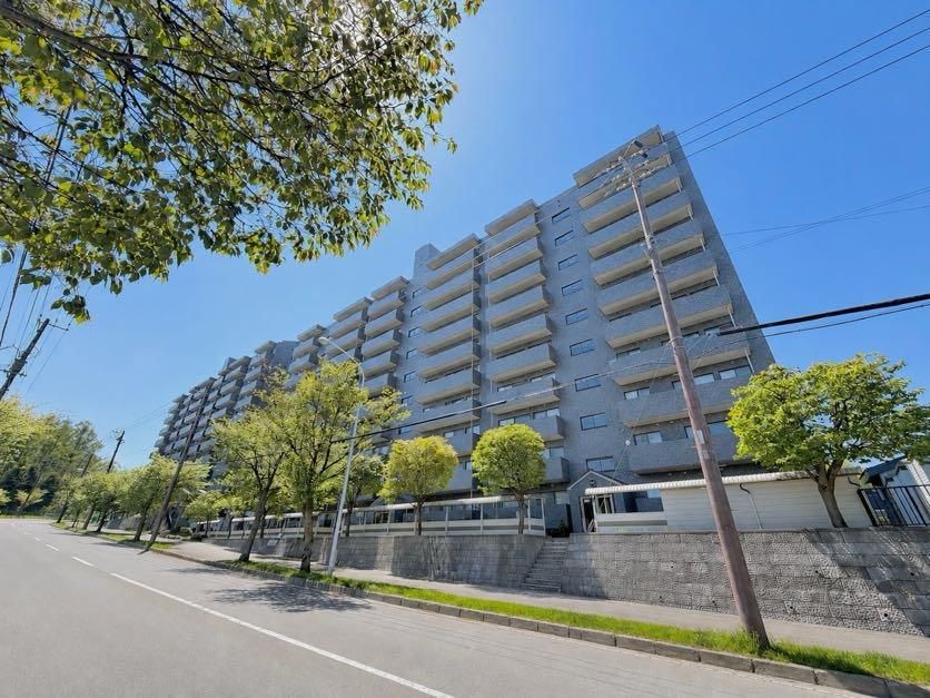 3LDK Apartment with Garden in Minami-ku, Sapporo - Thumbnail 2