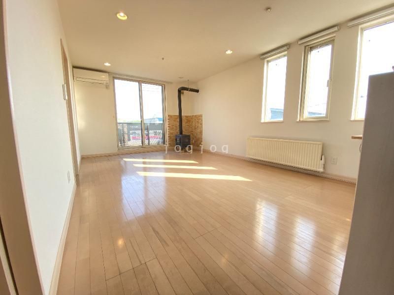 Spacious 4LDK Multi-Generational Home with Shop in Ishikari - Thumbnail 4