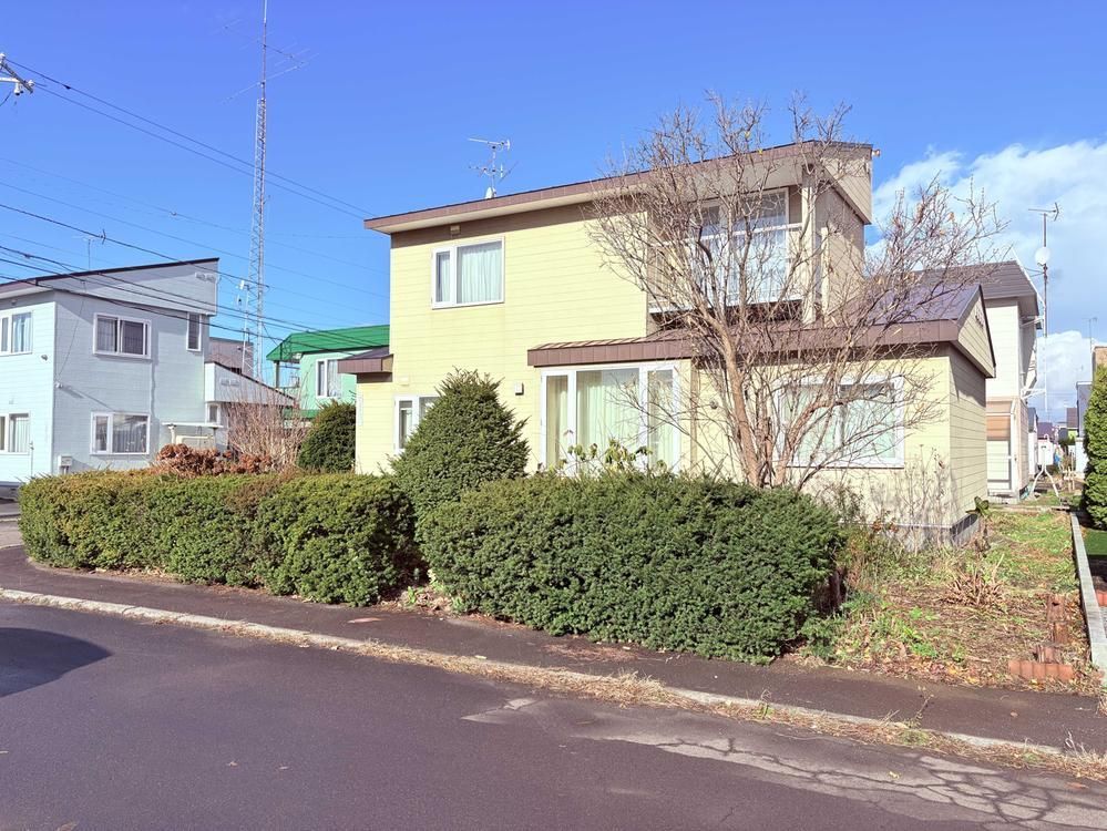 4LDK House for Sale in Kita-ku, Sapporo near Takuhoku Station - Thumbnail 2