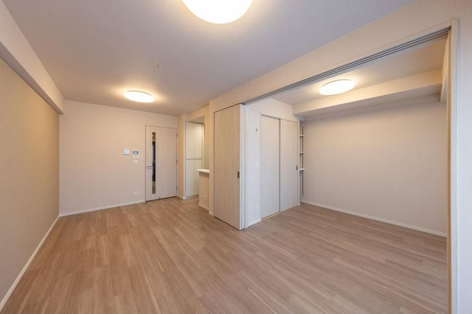 1LDK Top-Floor Apartment in Chuo Ward, Osaka for Sale - Thumbnail 4