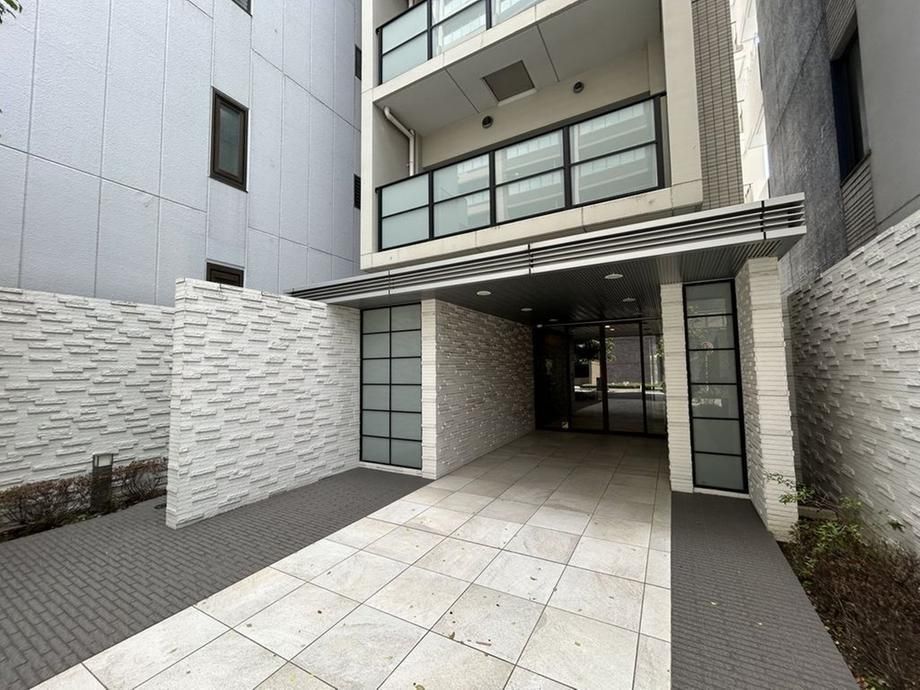 1LDK Top-Floor Apartment in Chuo Ward, Osaka for Sale - Thumbnail 2