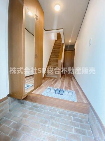 Renovated 4LDK Steel House in Higashiosaka with Garage - Thumbnail 2