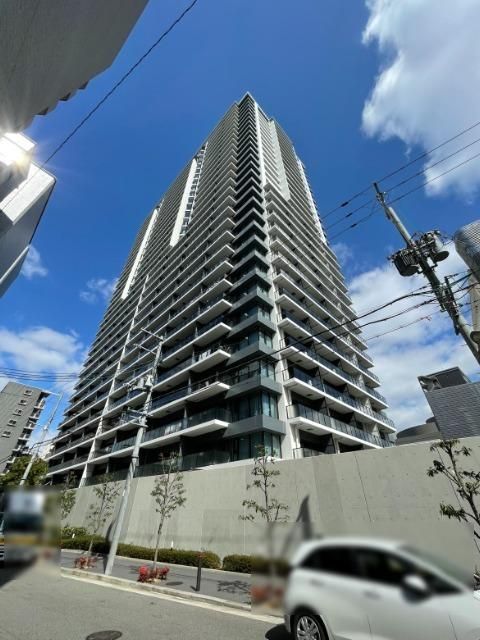 Renovated 2LDK in City Tower Higashi-Umeda Parkfront, Osaka - Thumbnail 2
