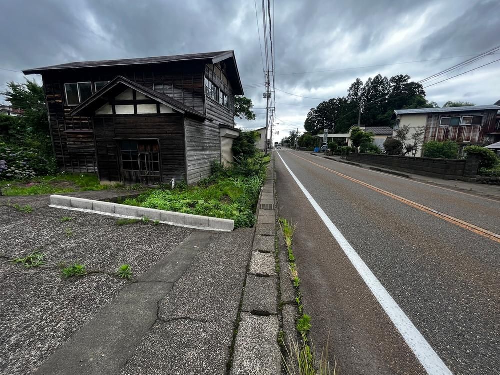 7DK House in Joetsu City, Niigata – 174m2 on 254m2 Land - Thumbnail 3