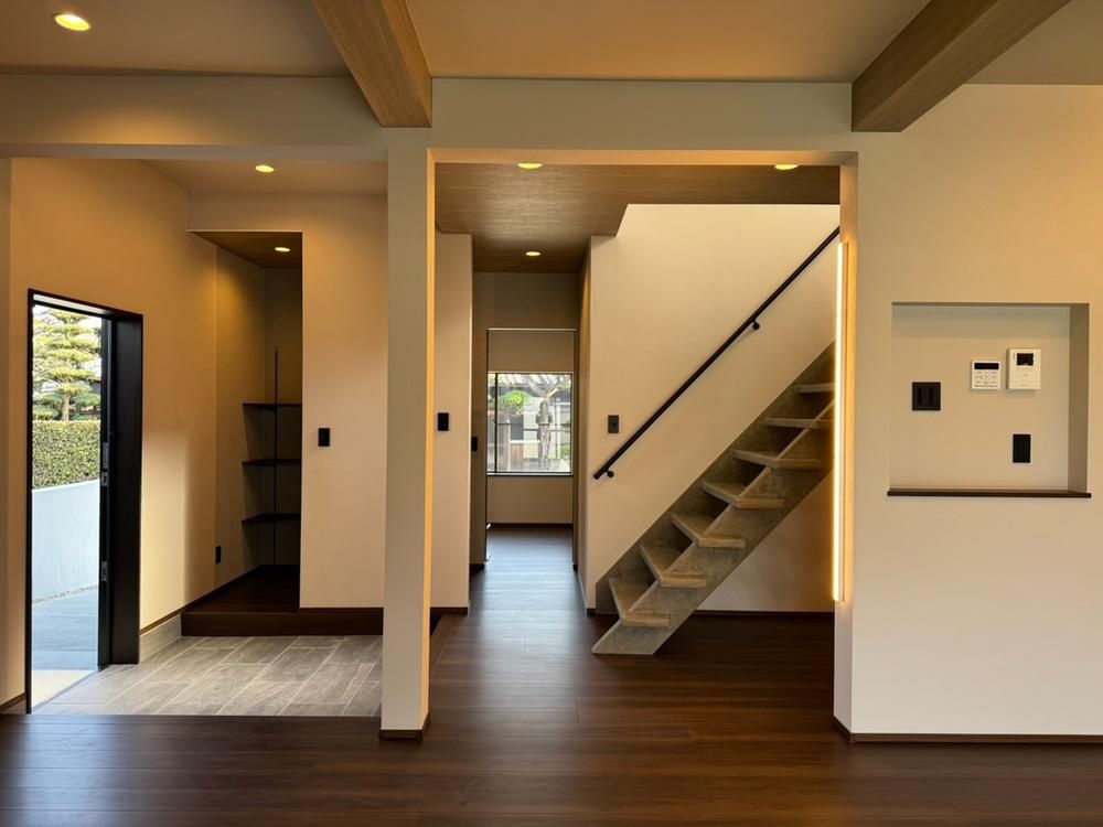 Renovated 4LDK House with Large Terrace in Kannonji, Kagawa - Thumbnail 3