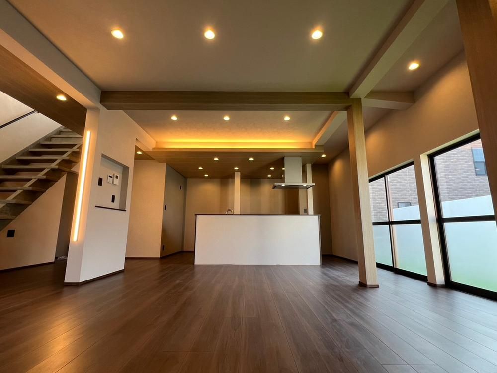 Renovated 4LDK House with Large Terrace in Kannonji, Kagawa - Thumbnail 4