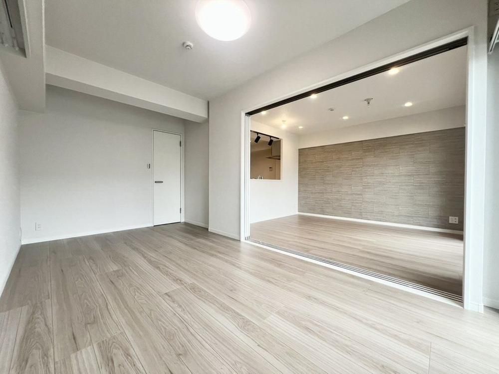 Renovated 2LDK Apartment in Kawasaki Near Shinkawasaki Station - Thumbnail 3