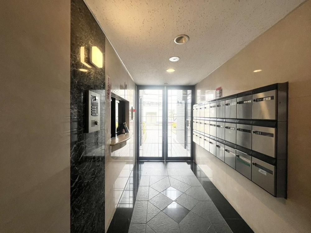 Renovated 2LDK Apartment in Kawasaki Near Shinkawasaki Station - Thumbnail 2