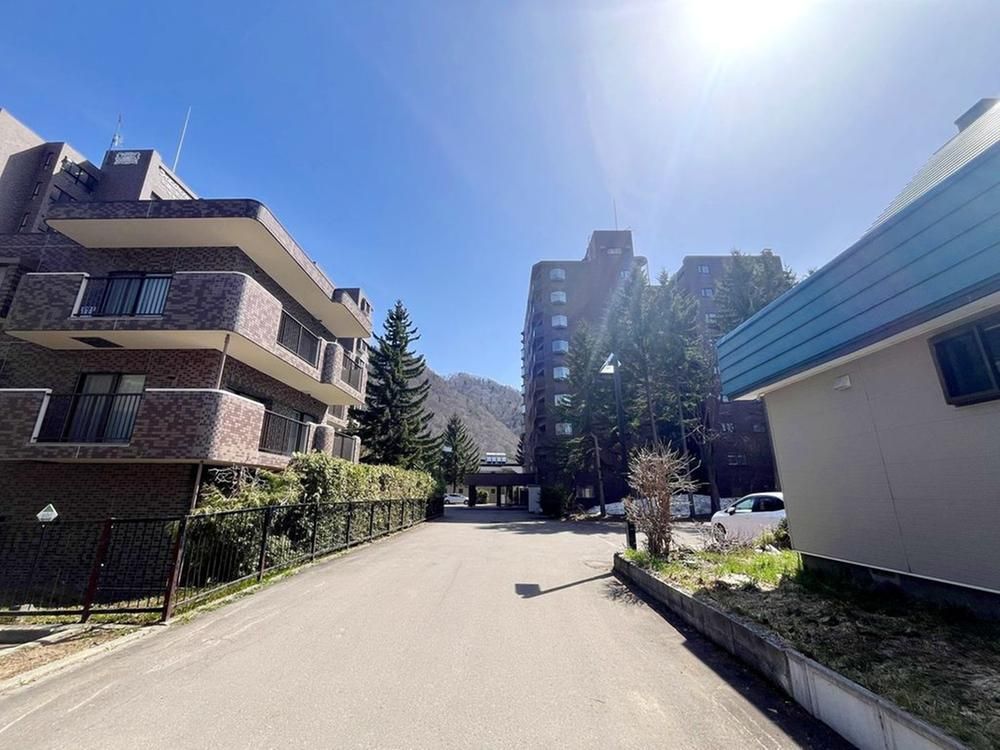 1LDK Resort Condominium with Hot Spring in Jozankei, Sapporo - Thumbnail 3