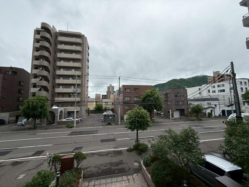 3LDK 81m2 Apartment for Sale in Chuo-ku, Sapporo - Thumbnail 2