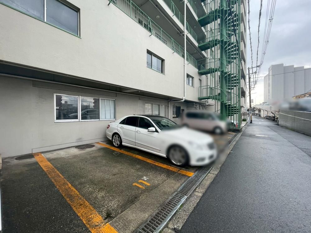 Renovated 2LDK Apartment for Sale near Juso Station, Osaka - Thumbnail 4