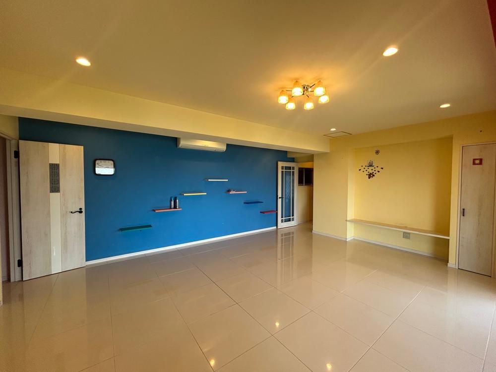 3LDK Ocean View House with Commercial Space in Nanjo, Okinawa - Thumbnail 4