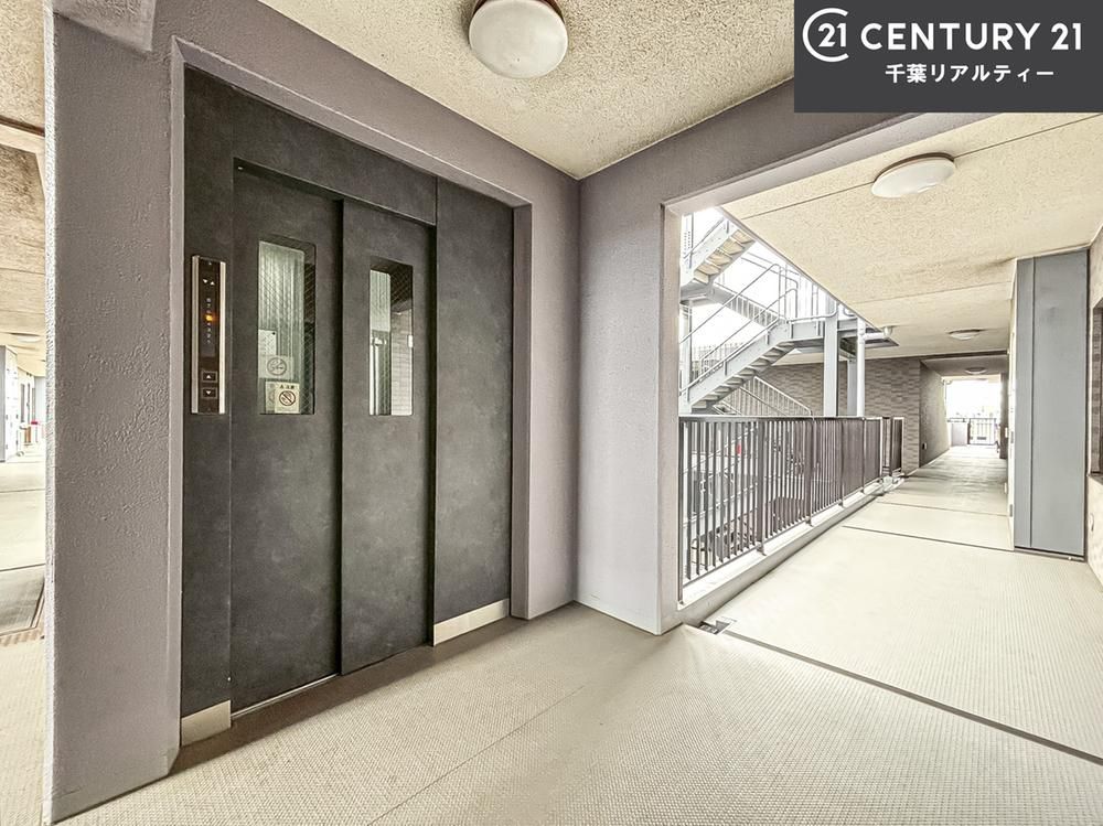 Renovated 3LDK Apartment Near Yakuen-dai Station, Funabashi - Thumbnail 2
