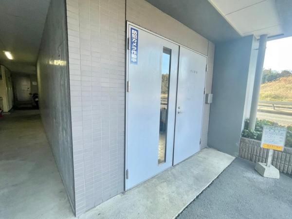 Renovated 3LDK Apartment in Yachiyo, Chiba - 67.84m2 - Image 1