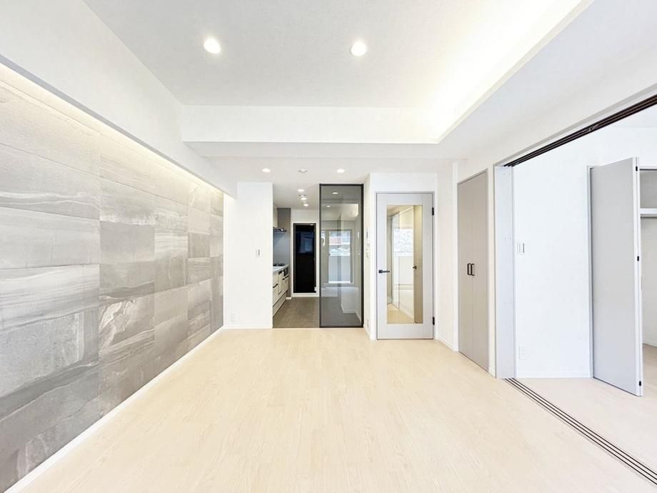 2LDK Apartment for Sale in Mita, Minato, Tokyo - 59.8m2 - Thumbnail 3